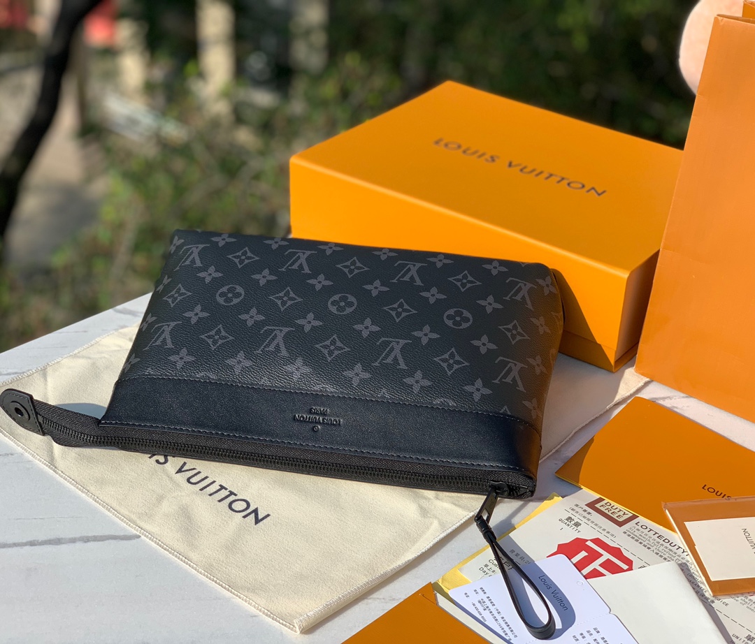 🌼 m82543尺寸：32 x 21 x 8cmLV M82543 POCHETTE VOYAGE SO