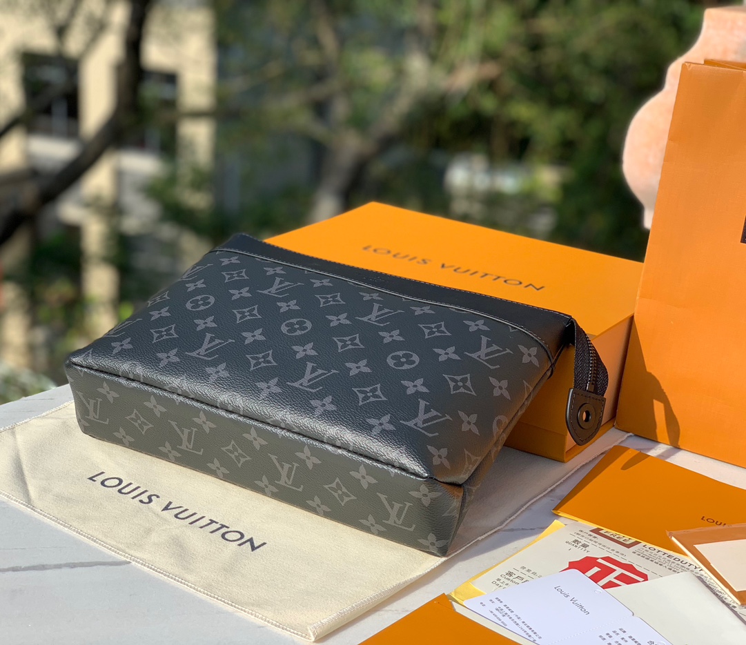 🌼 m82543尺寸：32 x 21 x 8cmLV M82543 POCHETTE VOYAGE SO