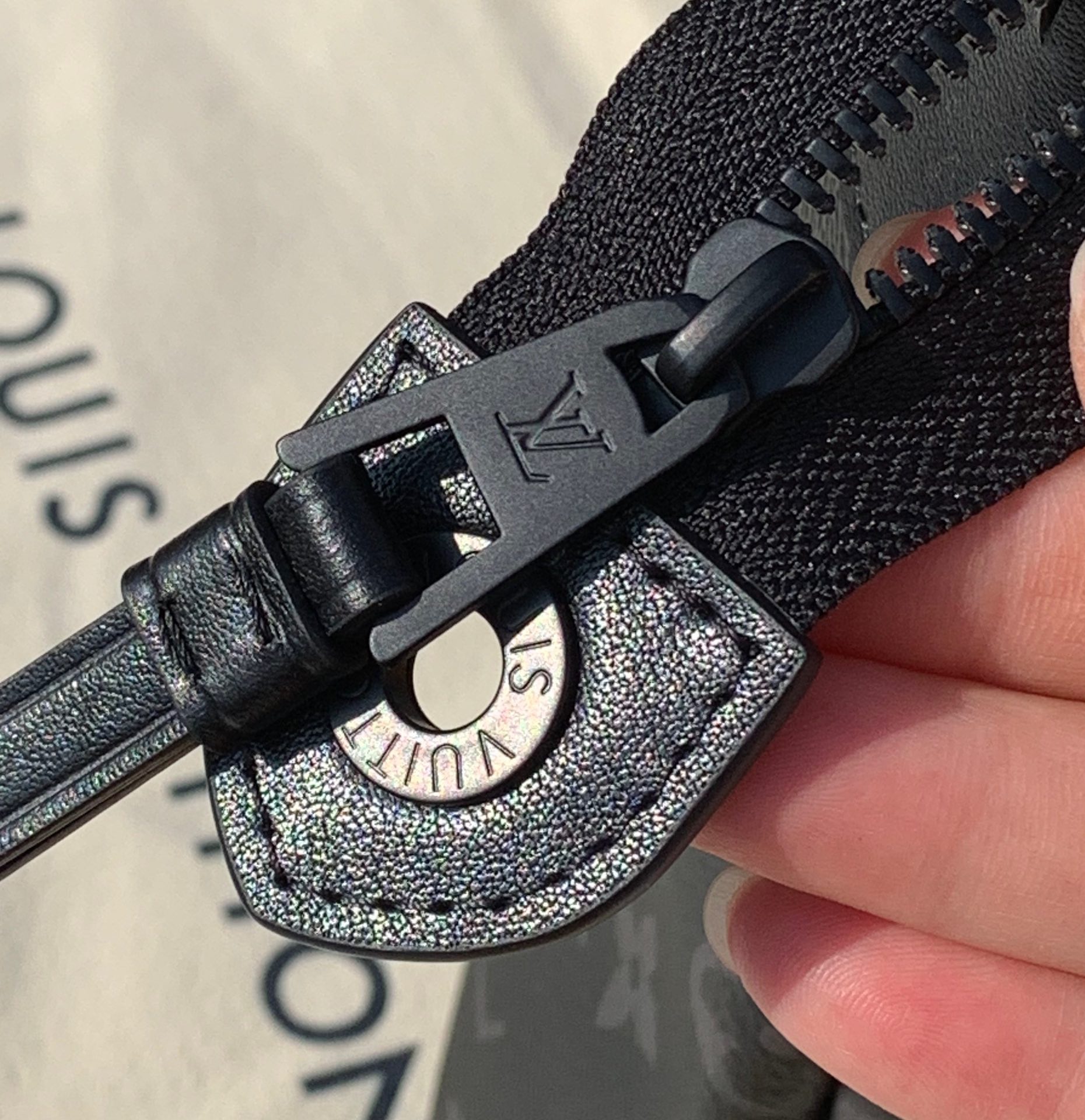 🌼 m82543尺寸：32 x 21 x 8cmLV M82543 POCHETTE VOYAGE SO