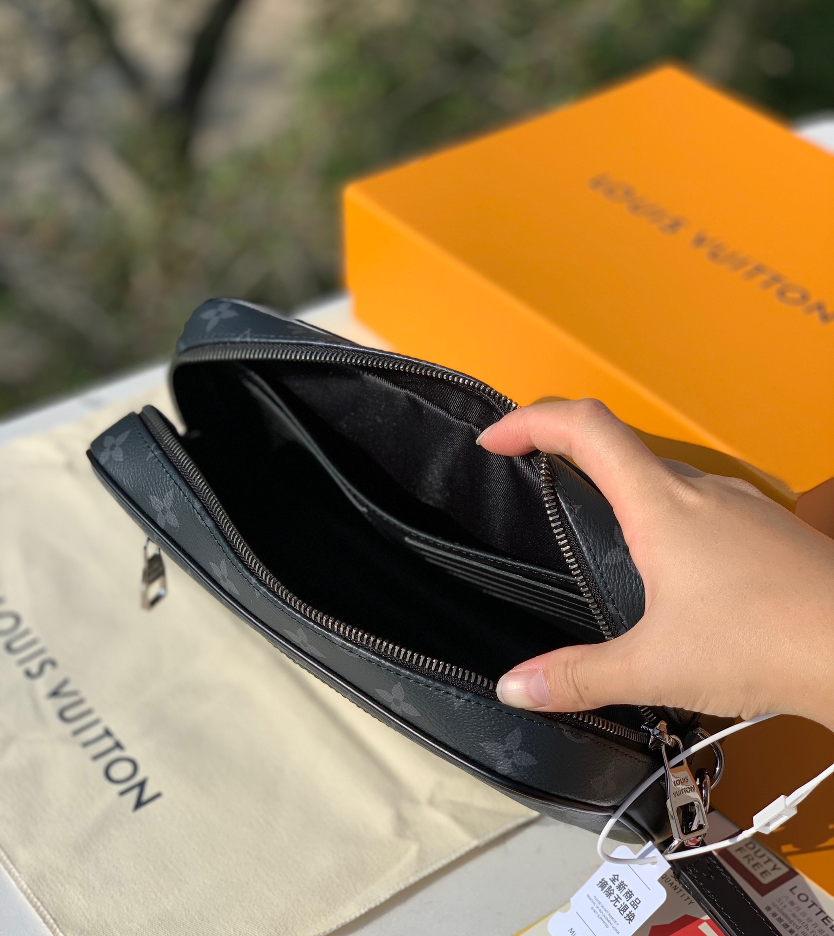 非市场普通货 进口皮料半钢五金 m42838尺寸：25×15.5×6.5cmLV M42838拉链男士手