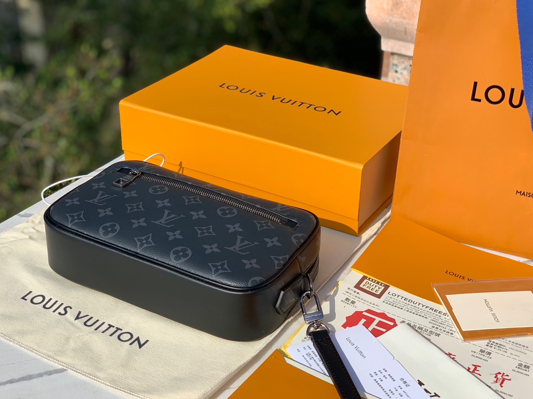 非市场普通货 进口皮料半钢五金 m42838尺寸：25×15.5×6.5cmLV M42838拉链男士手