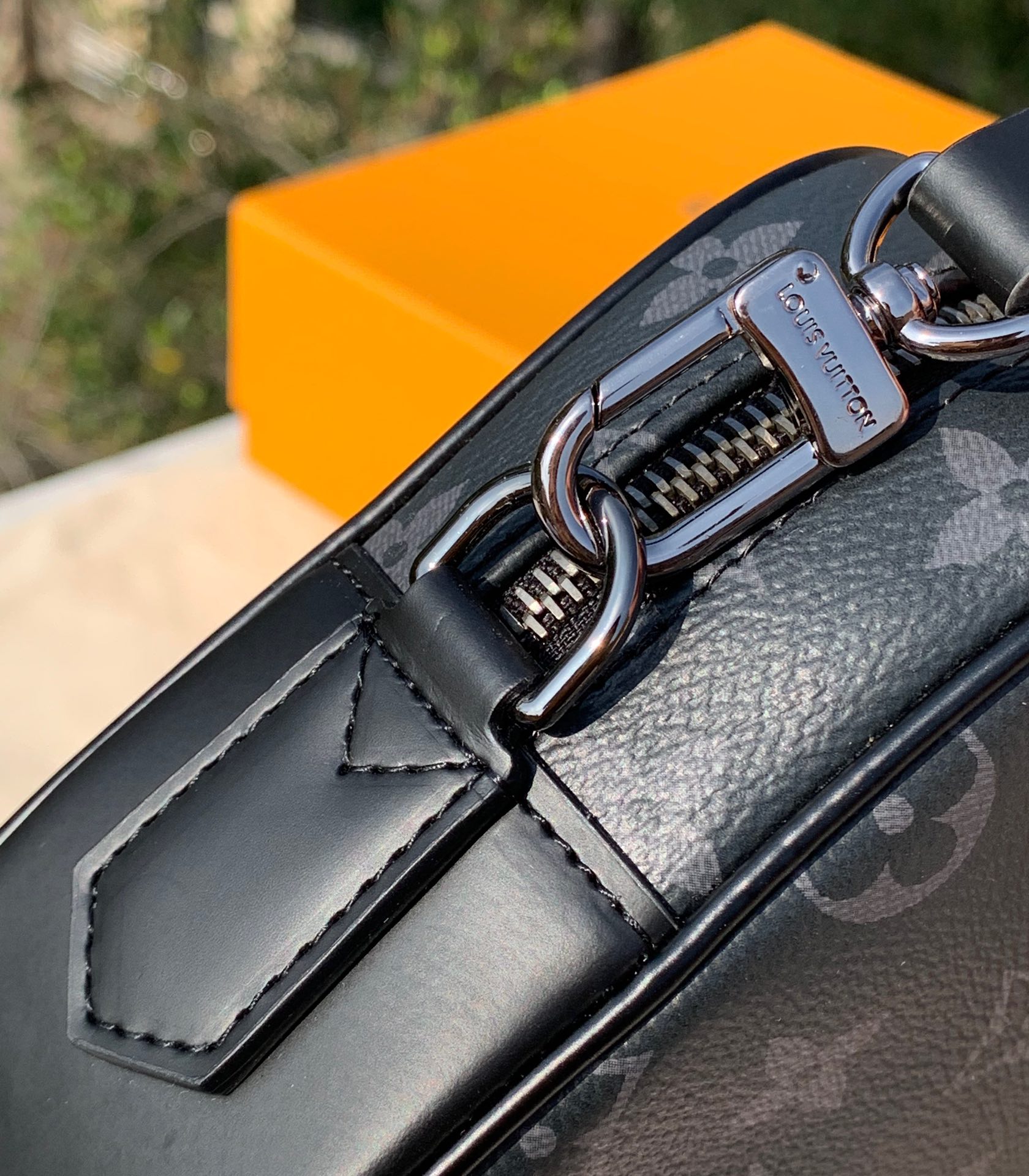 非市场普通货 进口皮料半钢五金 m42838尺寸：25×15.5×6.5cmLV M42838拉链男士手