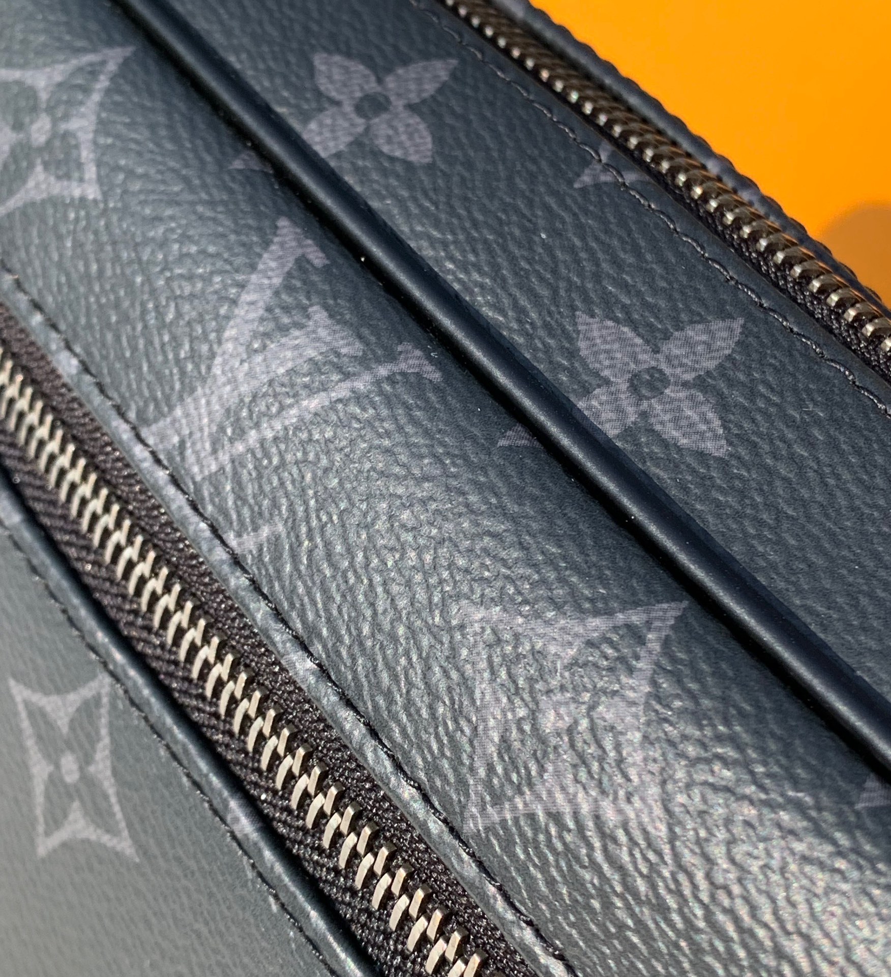 非市场普通货 进口皮料半钢五金 m42838尺寸：25×15.5×6.5cmLV M42838拉链男士手