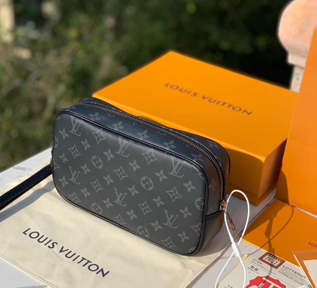 非市场普通货 进口皮料半钢五金 m42838尺寸：25×15.5×6.5cmLV M42838拉链男士手