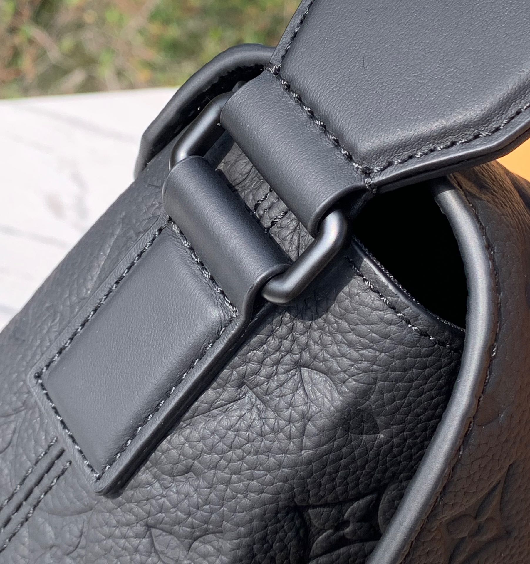 🌼 m23741尺寸：28x16x10cmLV新款S-CAPE M23741男士邮差包，海外渠道出货，这