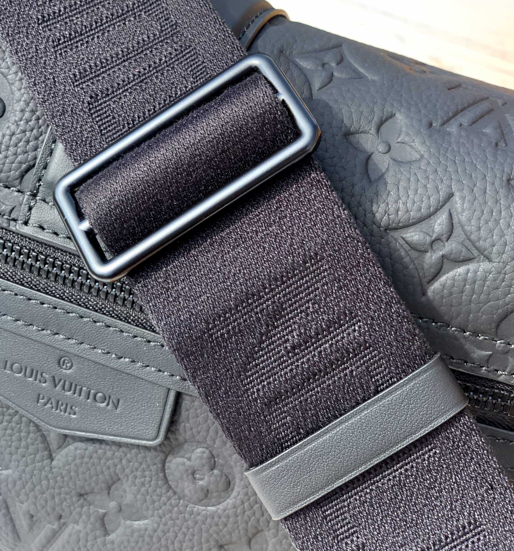 🌼 m23741尺寸：28x16x10cmLV新款S-CAPE M23741男士邮差包，海外渠道出货，这