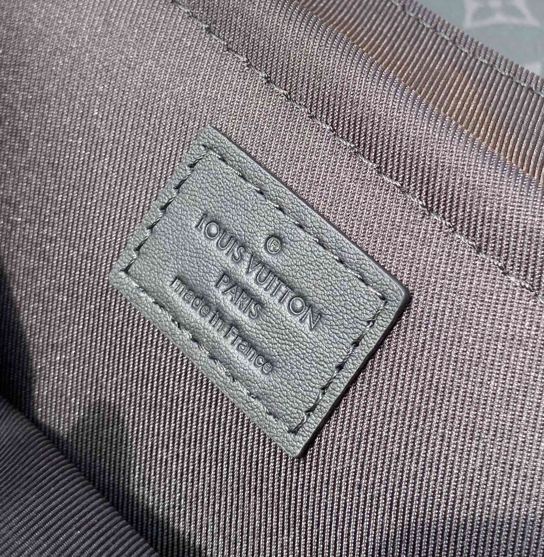 🌼 m46794尺寸：28x16x10cmLV新款S-CAPE M46794男士邮差包，海外渠道出货，经