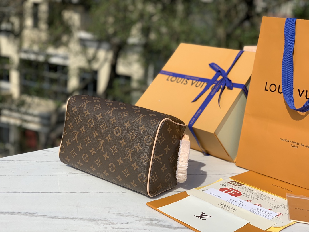 非市场普通货 进口皮料半钢五金 m44494尺寸 28x16x13cmLV Dopp lit经典老花洗漱