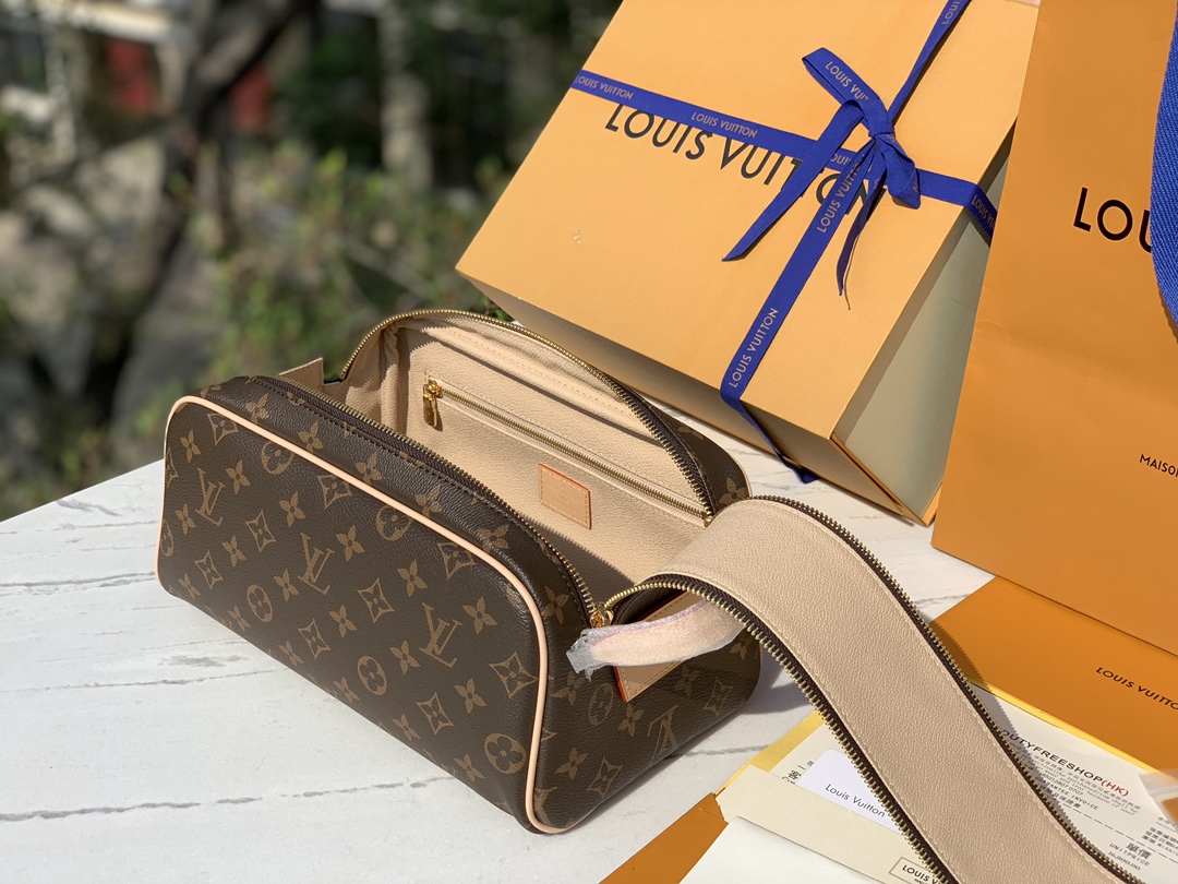 非市场普通货 进口皮料半钢五金 m44494尺寸 28x16x13cmLV Dopp lit经典老花洗漱