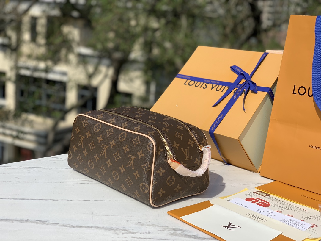 非市场普通货 进口皮料半钢五金 m44494尺寸 28x16x13cmLV Dopp lit经典老花洗漱