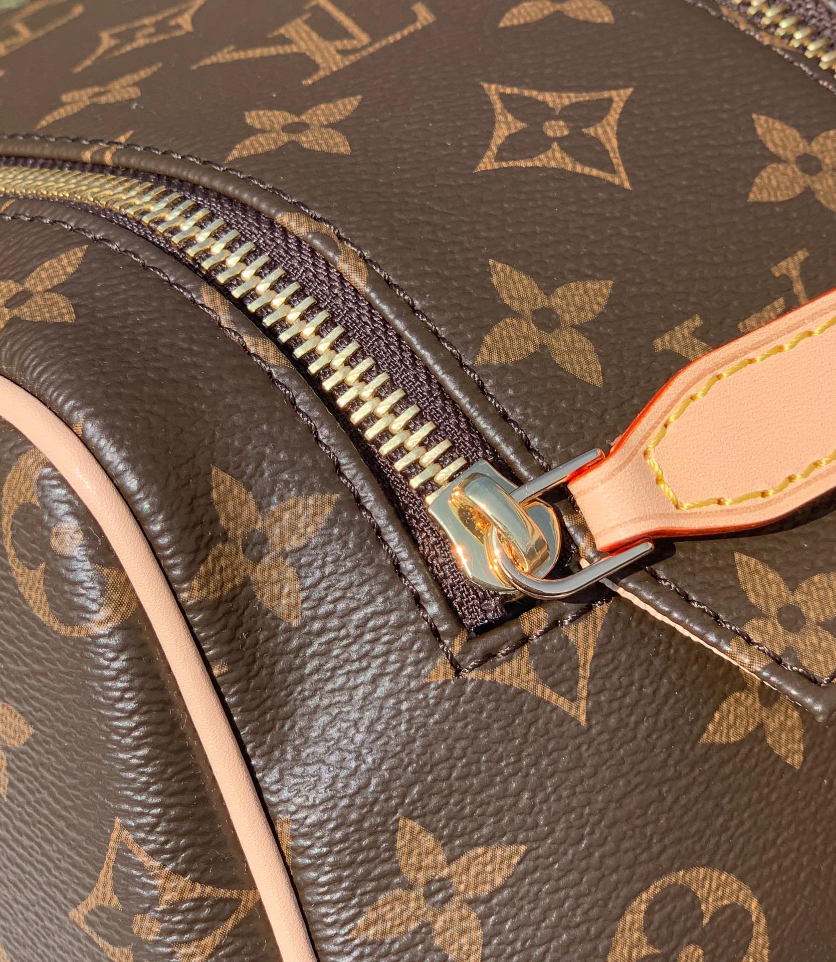 非市场普通货 进口皮料半钢五金 m44494尺寸 28x16x13cmLV Dopp lit经典老花洗漱