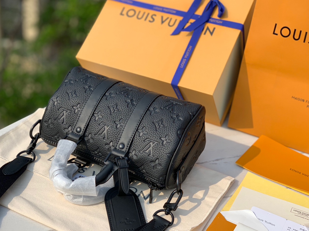 非市场普通货 进口皮料半钢五金 m20900尺寸：22 x 18 x 8cm海外渠道订单！LV keep