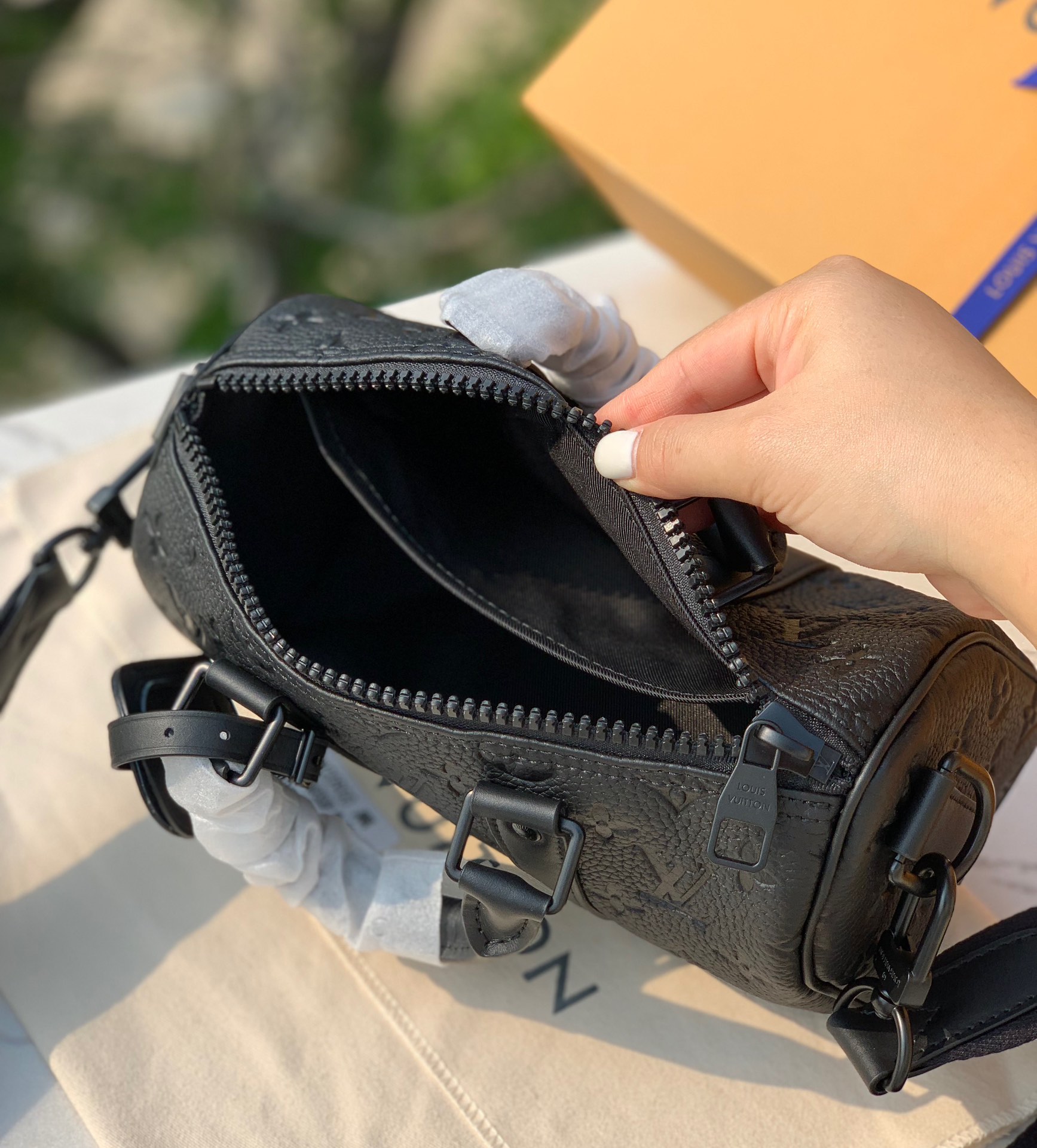 非市场普通货 进口皮料半钢五金 m20900尺寸：22 x 18 x 8cm海外渠道订单！LV keep