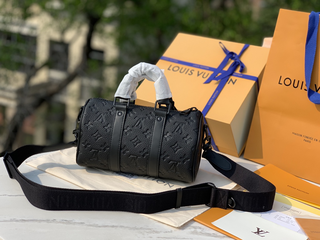 非市场普通货 进口皮料半钢五金 m20900尺寸：22 x 18 x 8cm海外渠道订单！LV keep