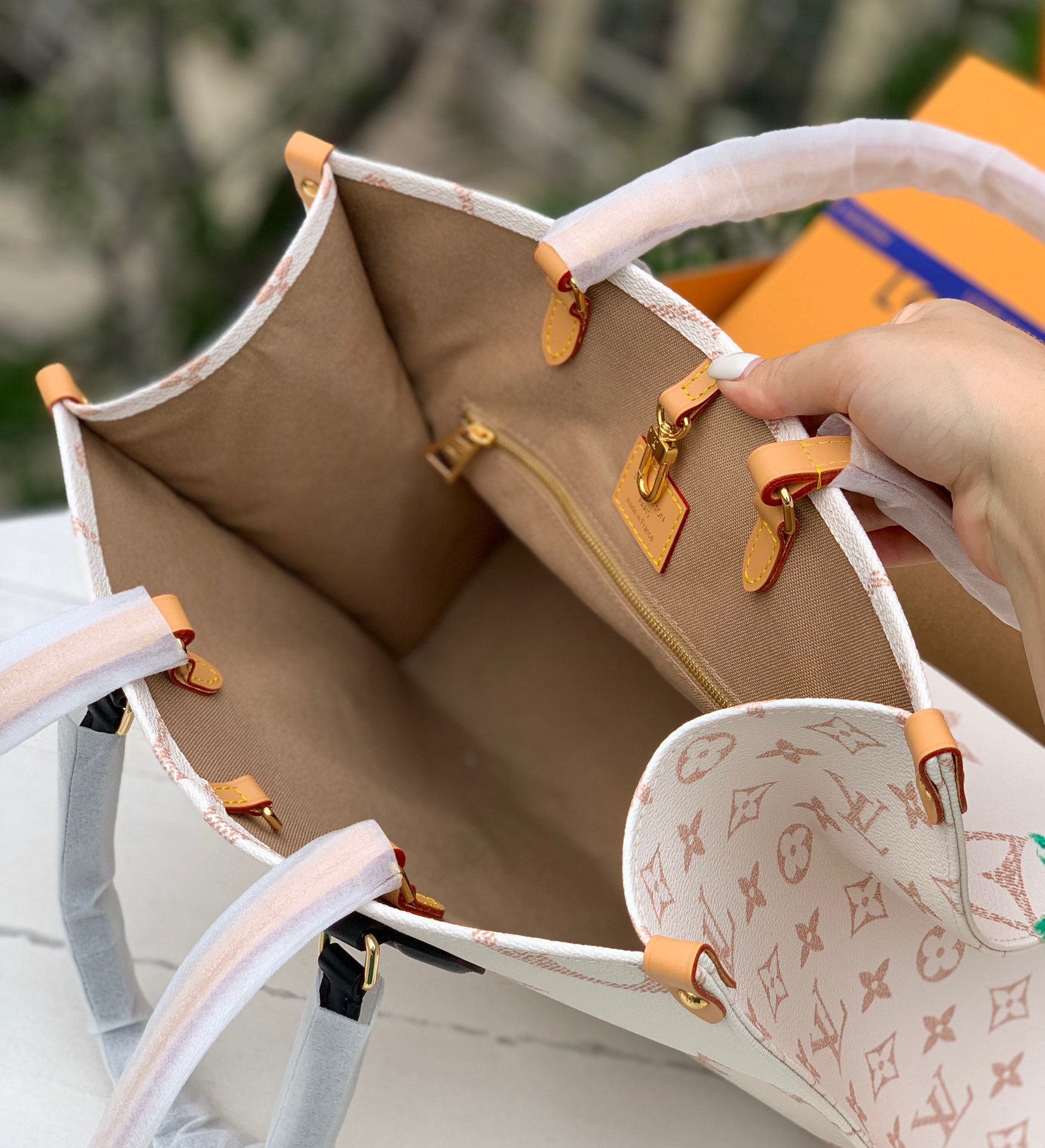 🌼 m46912尺寸：35 ×27 ×14cm24年LV新款沙丘系列 Onthego 中号托特包，采用原