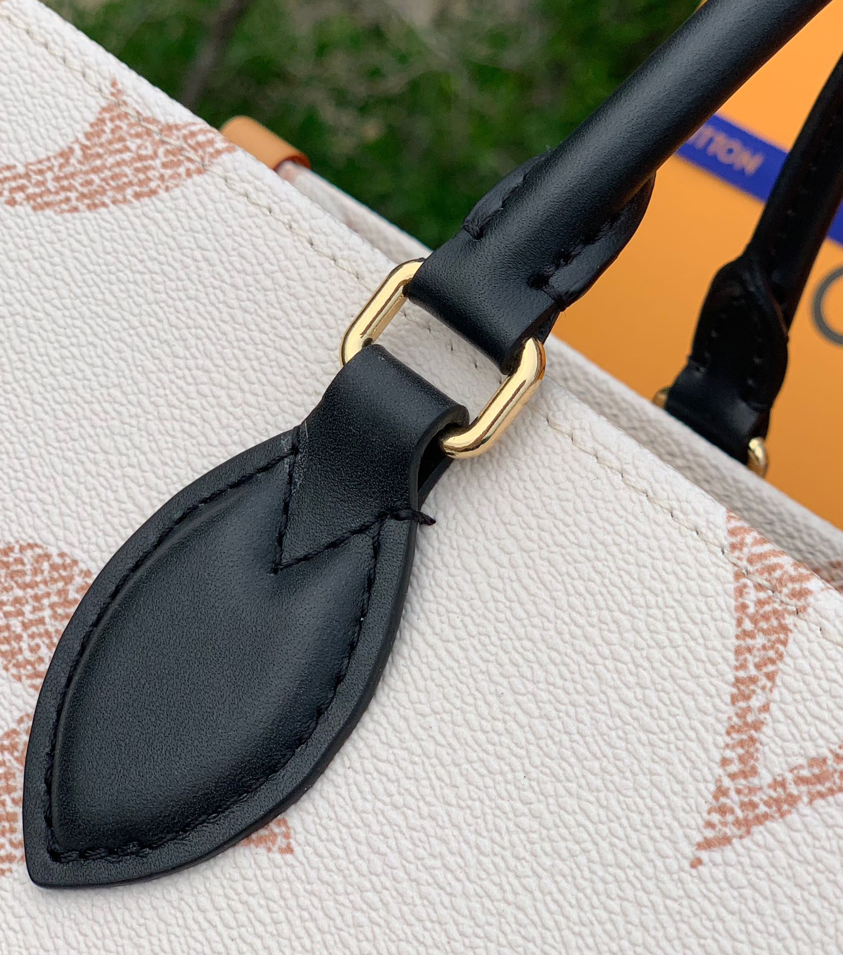 🌼 m46912尺寸：35 ×27 ×14cm24年LV新款沙丘系列 Onthego 中号托特包，采用原