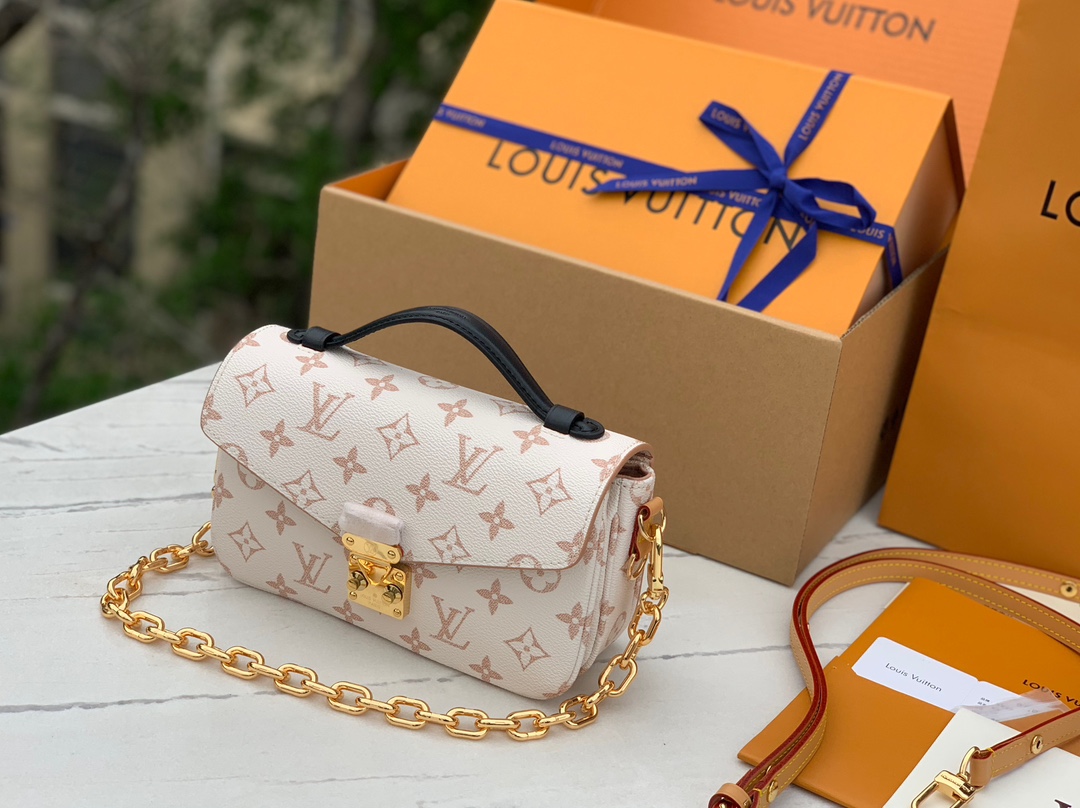 🌼 m46914尺寸21.5x6x13.5cm海外渠道订单！LV 24年限定沙丘系列白花邮差包，火爆🔥来