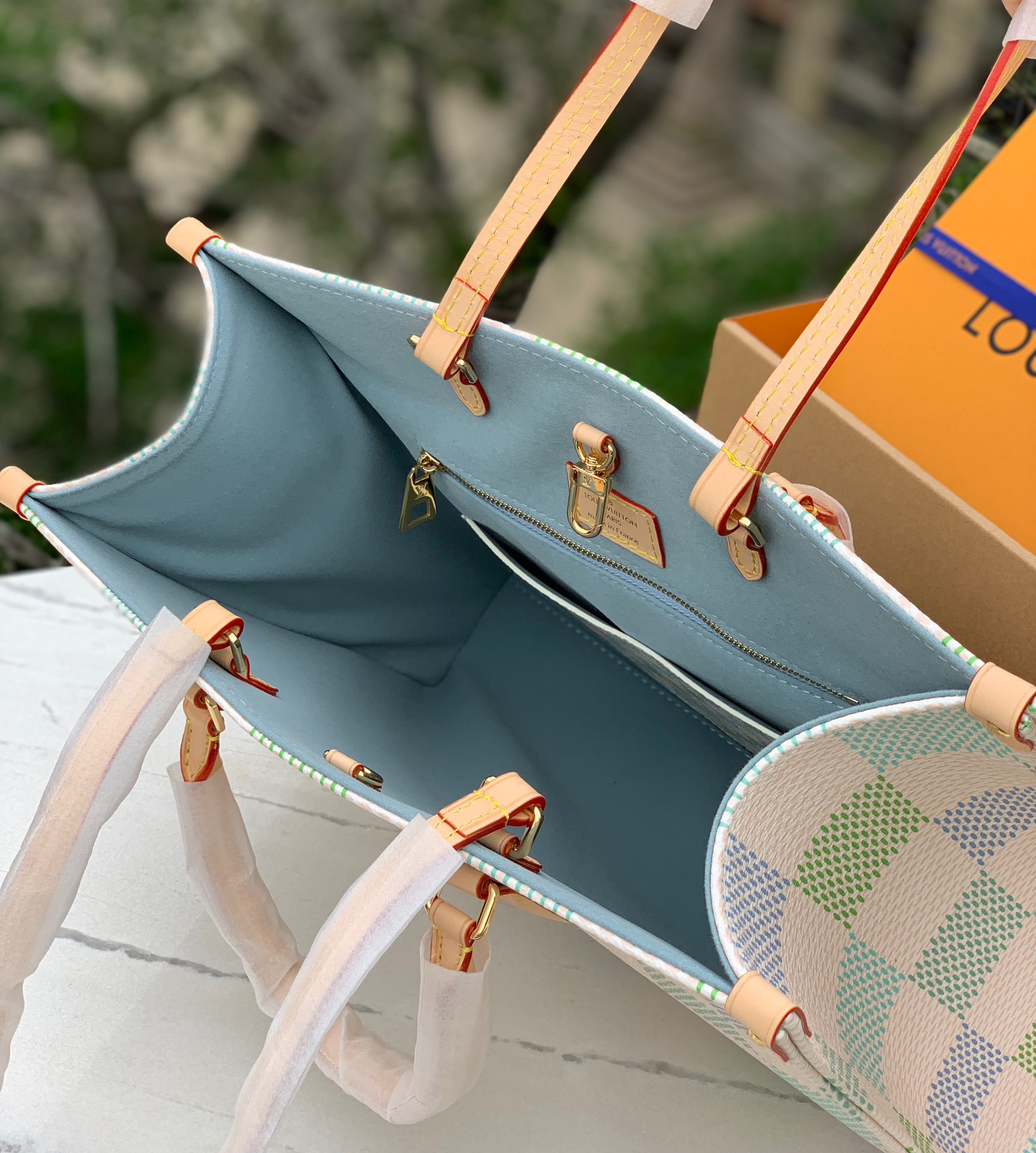 🌼 m40518尺寸：35 x 27 x 14 cm海外渠道订单！LV早春限定色 M40518 Onth