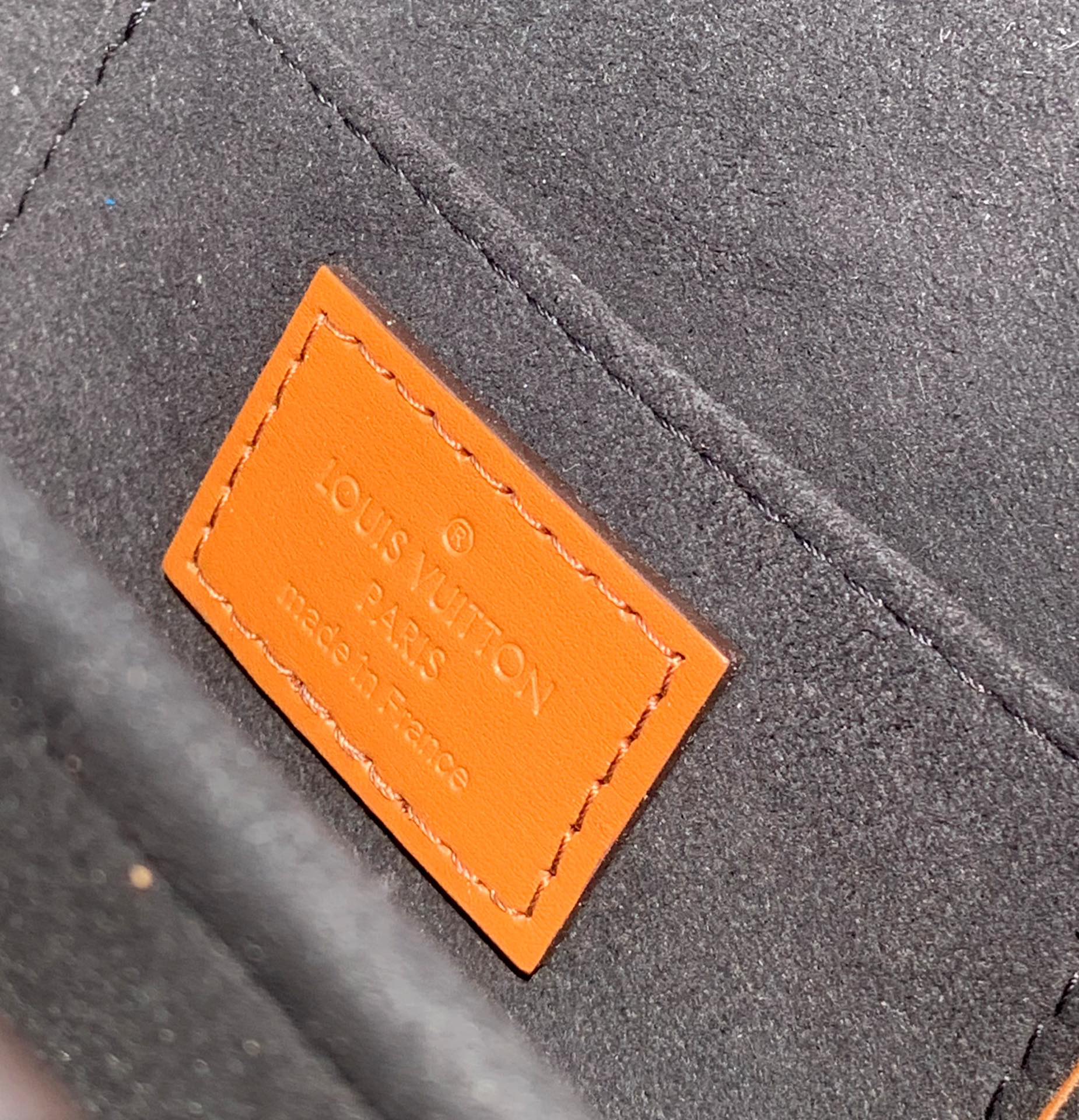 非市场普通货 进口皮料半钢五金 m46757尺寸:21 ×12 ×5cm海外渠道订单！24年新款DAUP