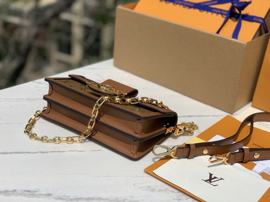 非市场普通货 进口皮料半钢五金 m46757尺寸:21 ×12 ×5cm海外渠道订单！24年新款DAUP