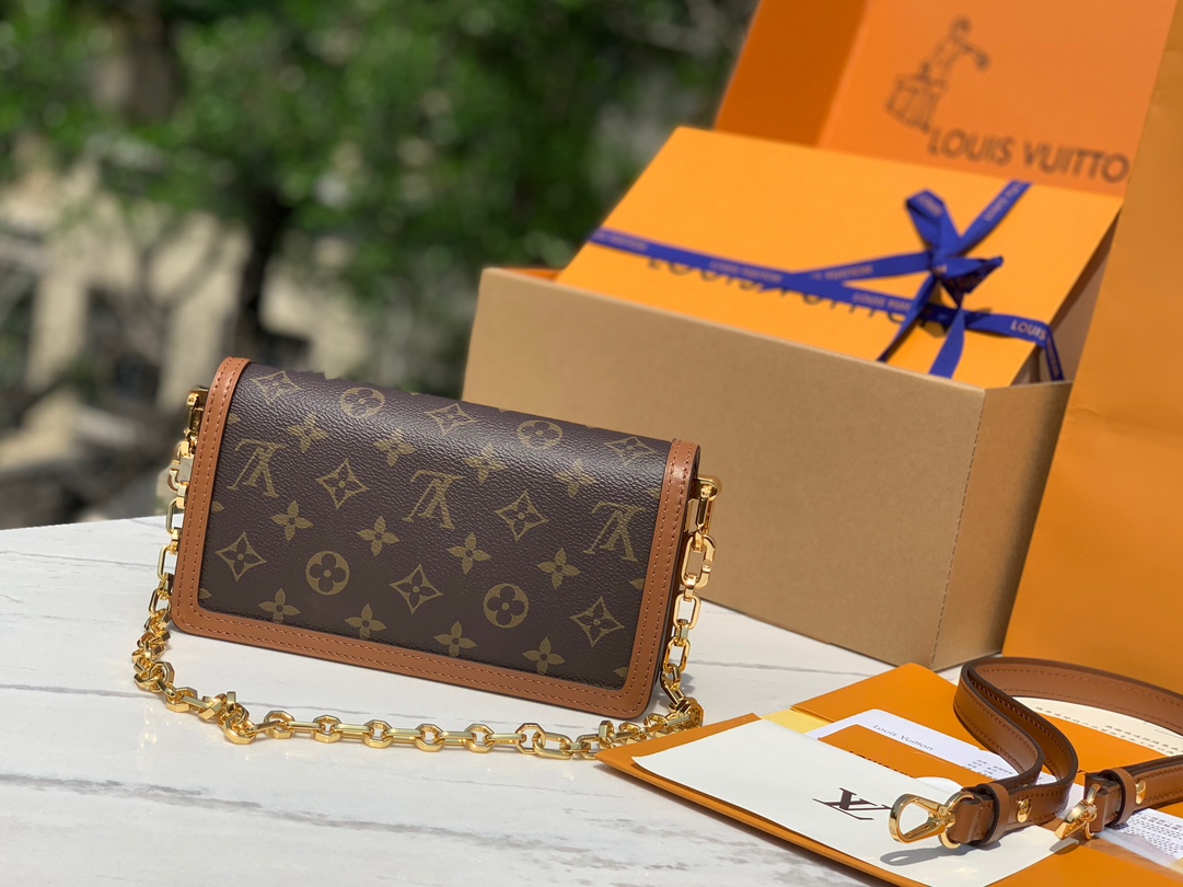 非市场普通货 进口皮料半钢五金 m46757尺寸:21 ×12 ×5cm海外渠道订单！24年新款DAUP