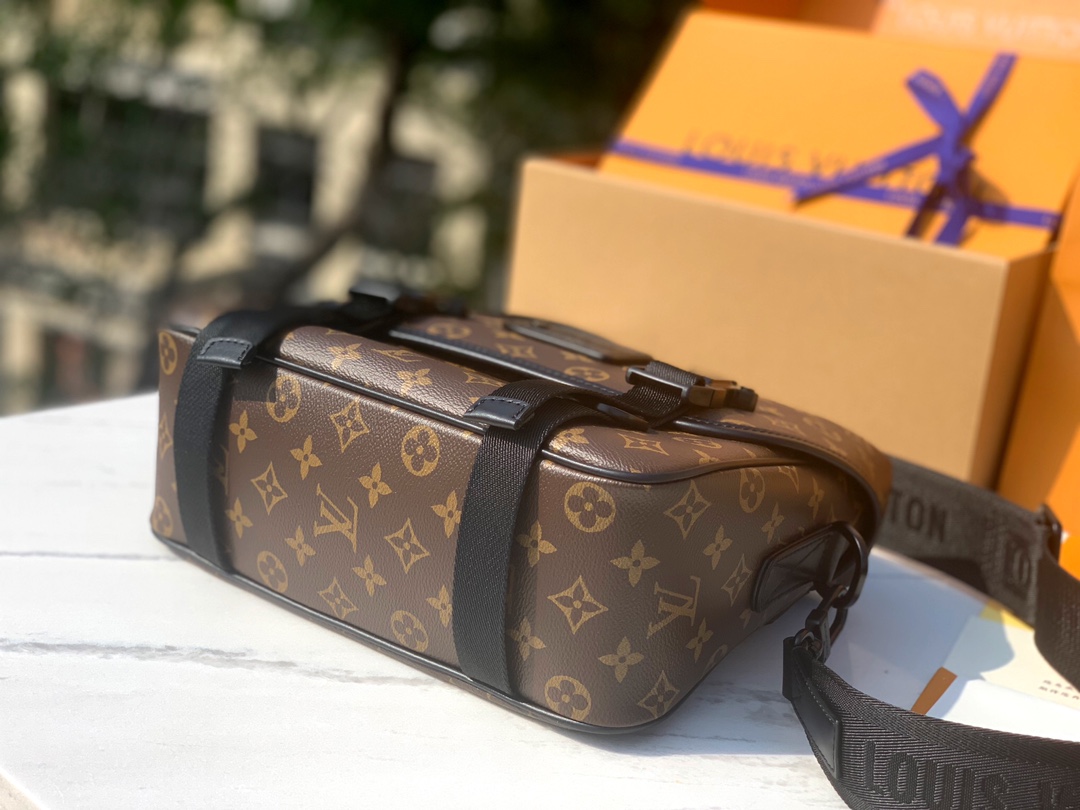 🌼 m46972尺寸：31 x 22 x 11 cm香港渠道订单！当季新款 LV TRAIL 男士邮差包