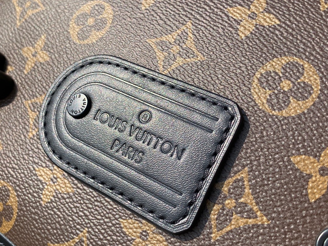 🌼 m46972尺寸：31 x 22 x 11 cm香港渠道订单！当季新款 LV TRAIL 男士邮差包