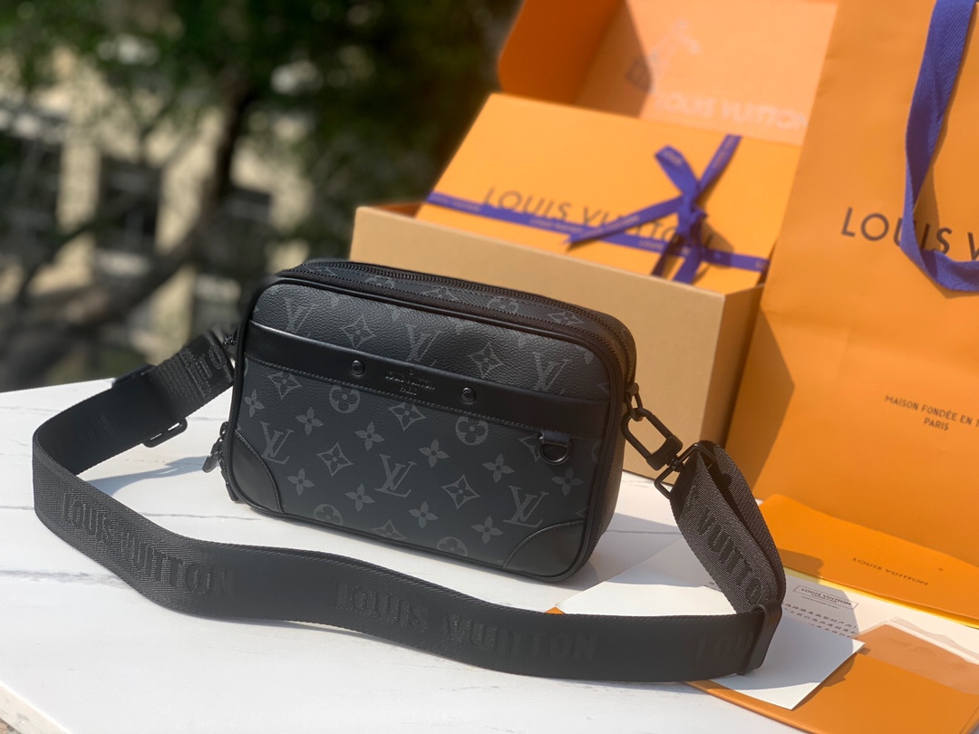 🌼 m46955尺寸: 24×16×8cm香港渠道订单！LV新款 Alpha 男士小邮差包，经典黑色老花