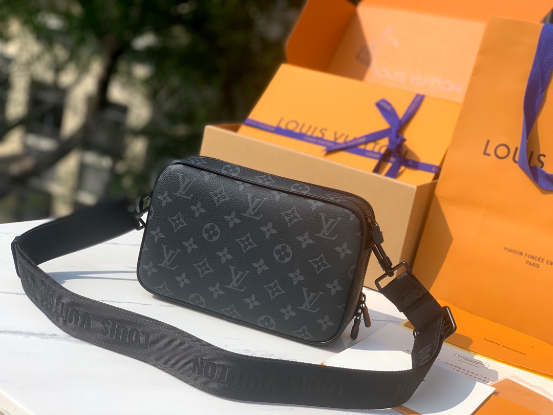 🌼 m46955尺寸: 24×16×8cm香港渠道订单！LV新款 Alpha 男士小邮差包，经典黑色老花