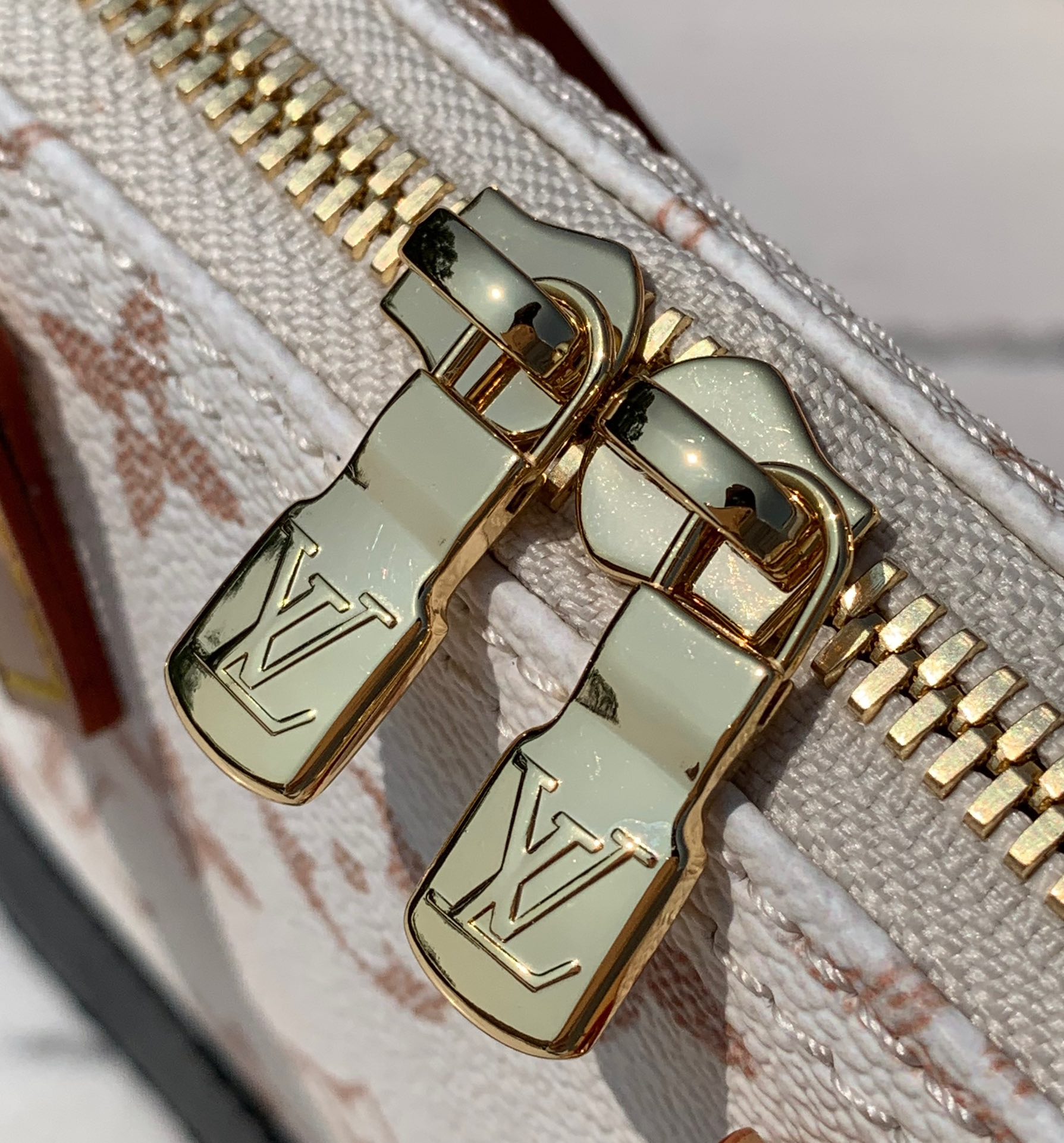 🌼 m82717尺寸：18 x 12 x 8cm🔥🔥这款大家问爆了，出大货啦~2024最新款沙丘系列NA