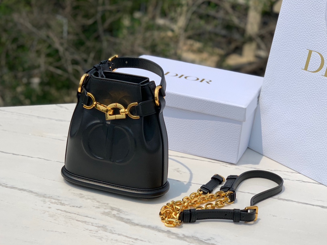 Versión superior mejorada Tamaño pequeño: 17 × 7 × 18 cm ¡Orden del canal de Hong Kong! El bolso bombonera Dior CEST to…