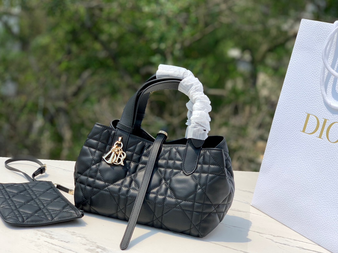 Versión superior mejorada Tamaño: 23 × 14 × 12 cm ¡Orden del canal de Hong Kong! El pequeño bolso shopping DIOR Toujour…