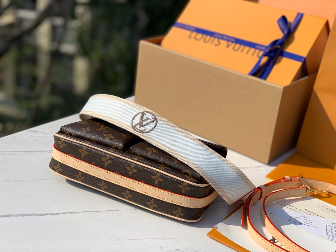 🌼 m46999尺寸:25×15×8cm香港渠道订单！LV骆驼包再掀起风潮，都说时尚是个轮回随着Vint