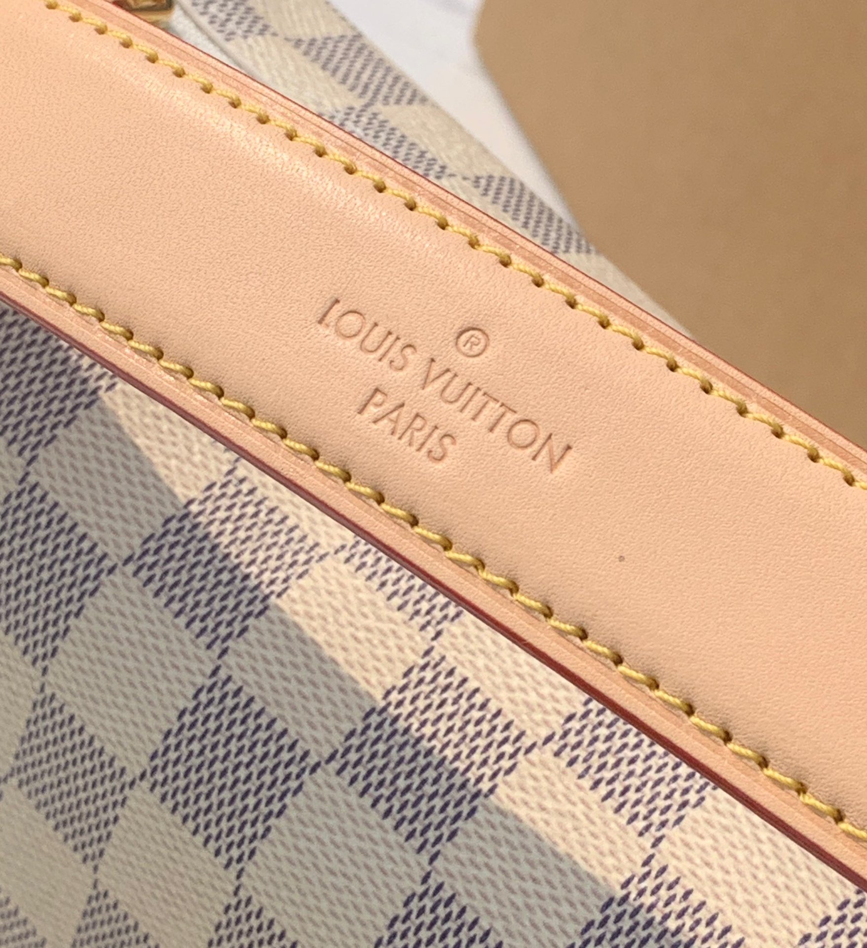 🌼 m40712尺寸21×14×6cm香港渠道订单！【动态芯片版本】最新款LV谷爱凌白棋盘格盒子包出货啦