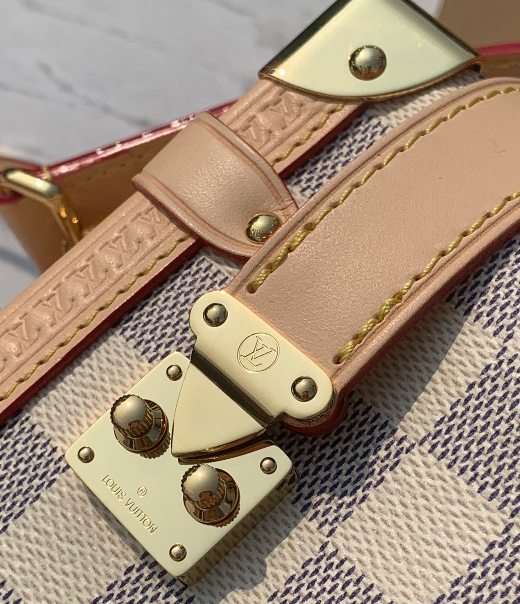 🌼 m40712尺寸21×14×6cm香港渠道订单！【动态芯片版本】最新款LV谷爱凌白棋盘格盒子包出货啦