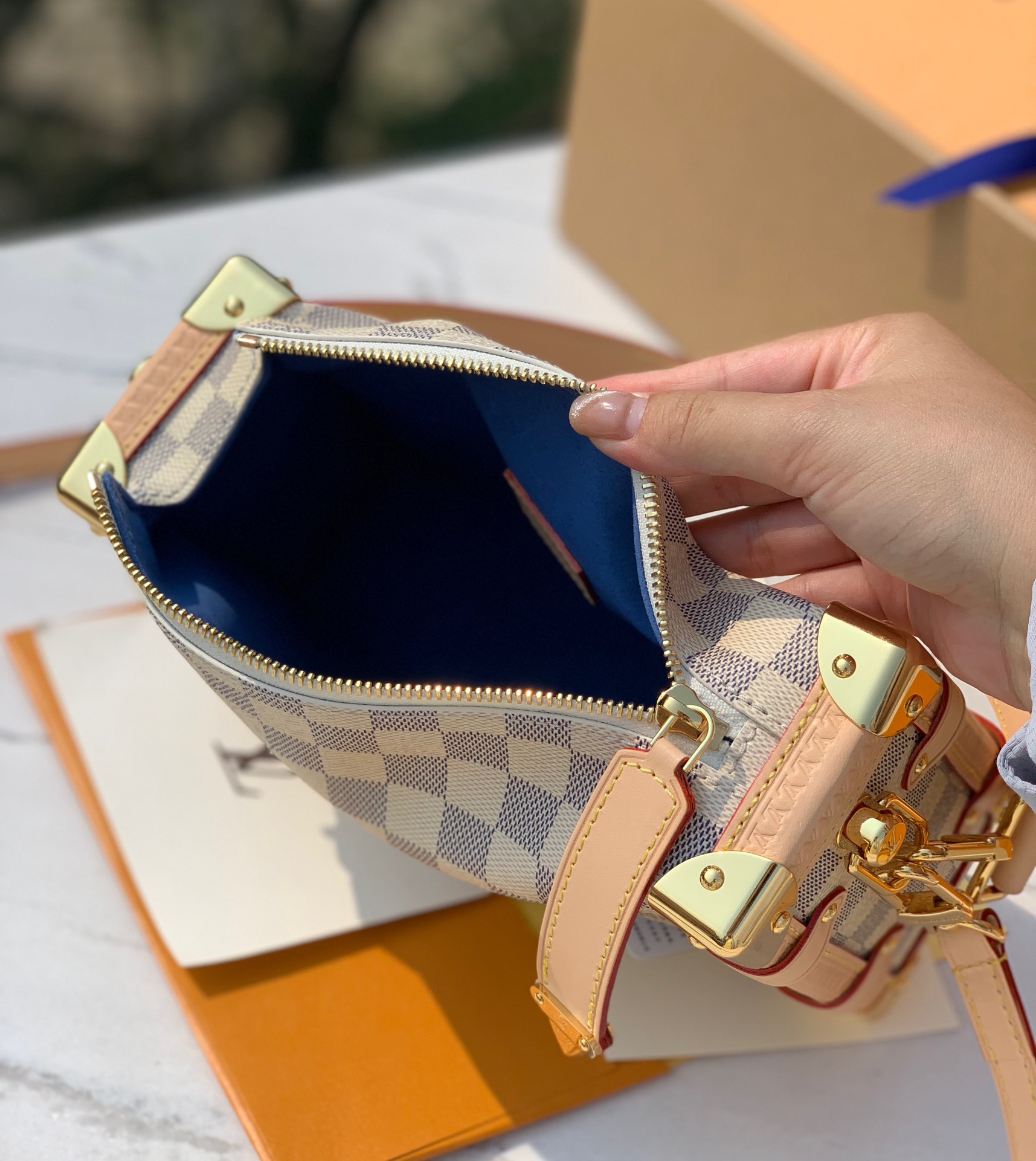 🌼 m40712尺寸21×14×6cm香港渠道订单！【动态芯片版本】最新款LV谷爱凌白棋盘格盒子包出货啦