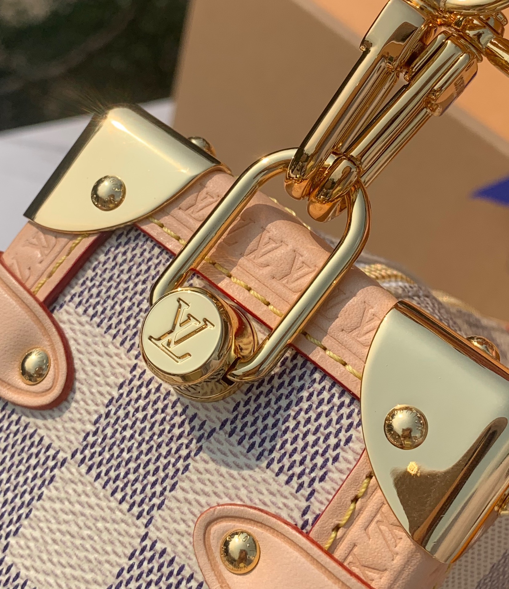 🌼 m40712尺寸21×14×6cm香港渠道订单！【动态芯片版本】最新款LV谷爱凌白棋盘格盒子包出货啦