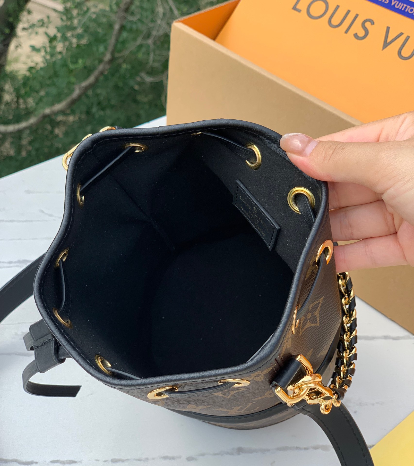 🌼 m83480尺寸：14 x 20.5 x 14cm香港渠道订单！【动态芯片版本】LV 新款M8348