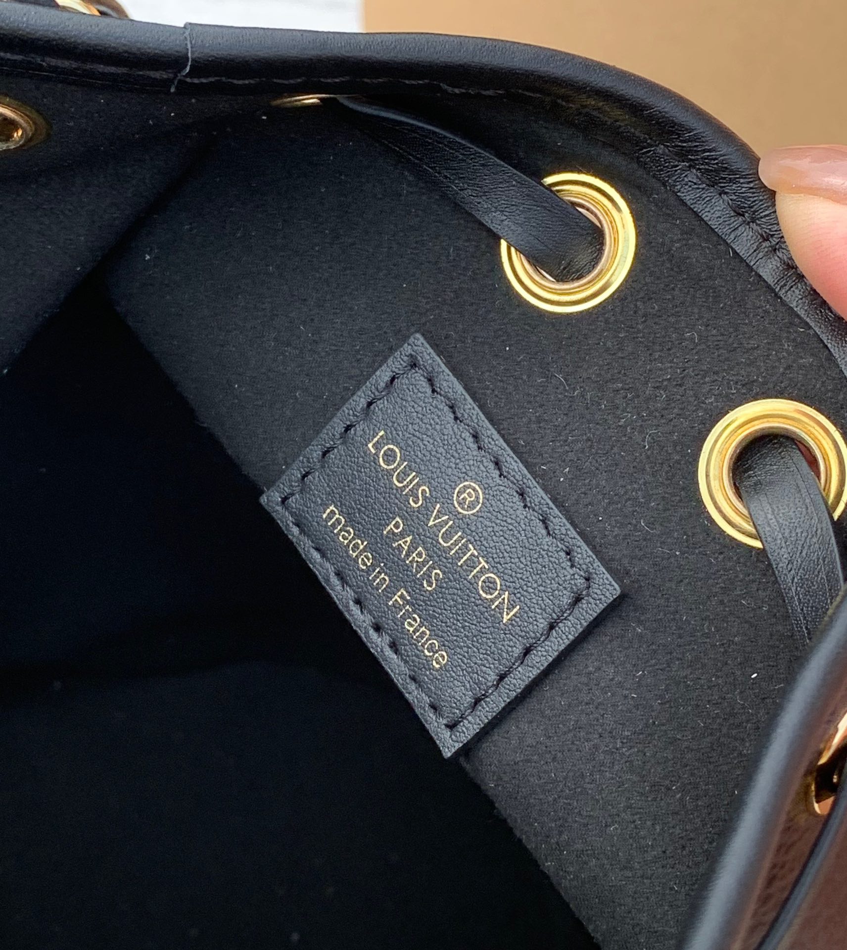 🌼 m83480尺寸：14 x 20.5 x 14cm香港渠道订单！【动态芯片版本】LV 新款M8348