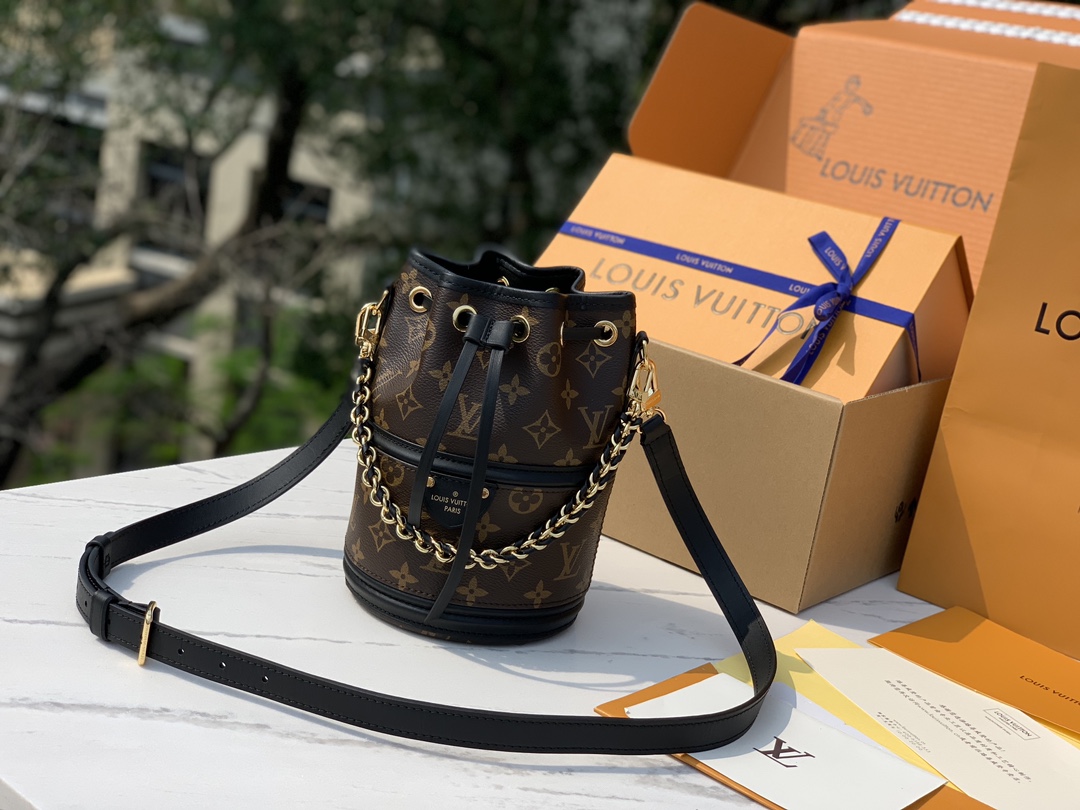 🌼 m83480尺寸：14 x 20.5 x 14cm香港渠道订单！【动态芯片版本】LV 新款M8348