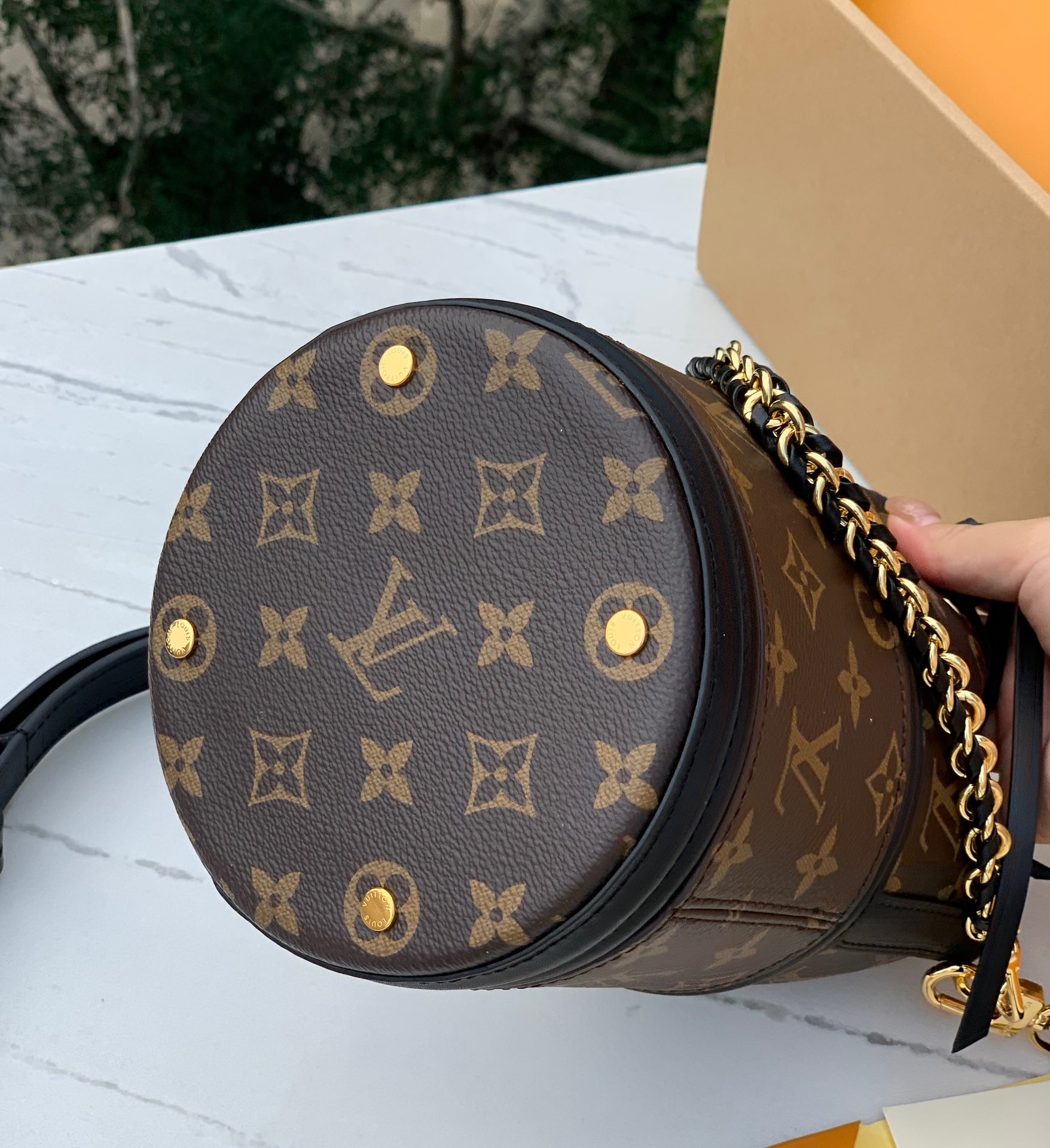 🌼 m83480尺寸：14 x 20.5 x 14cm香港渠道订单！【动态芯片版本】LV 新款M8348