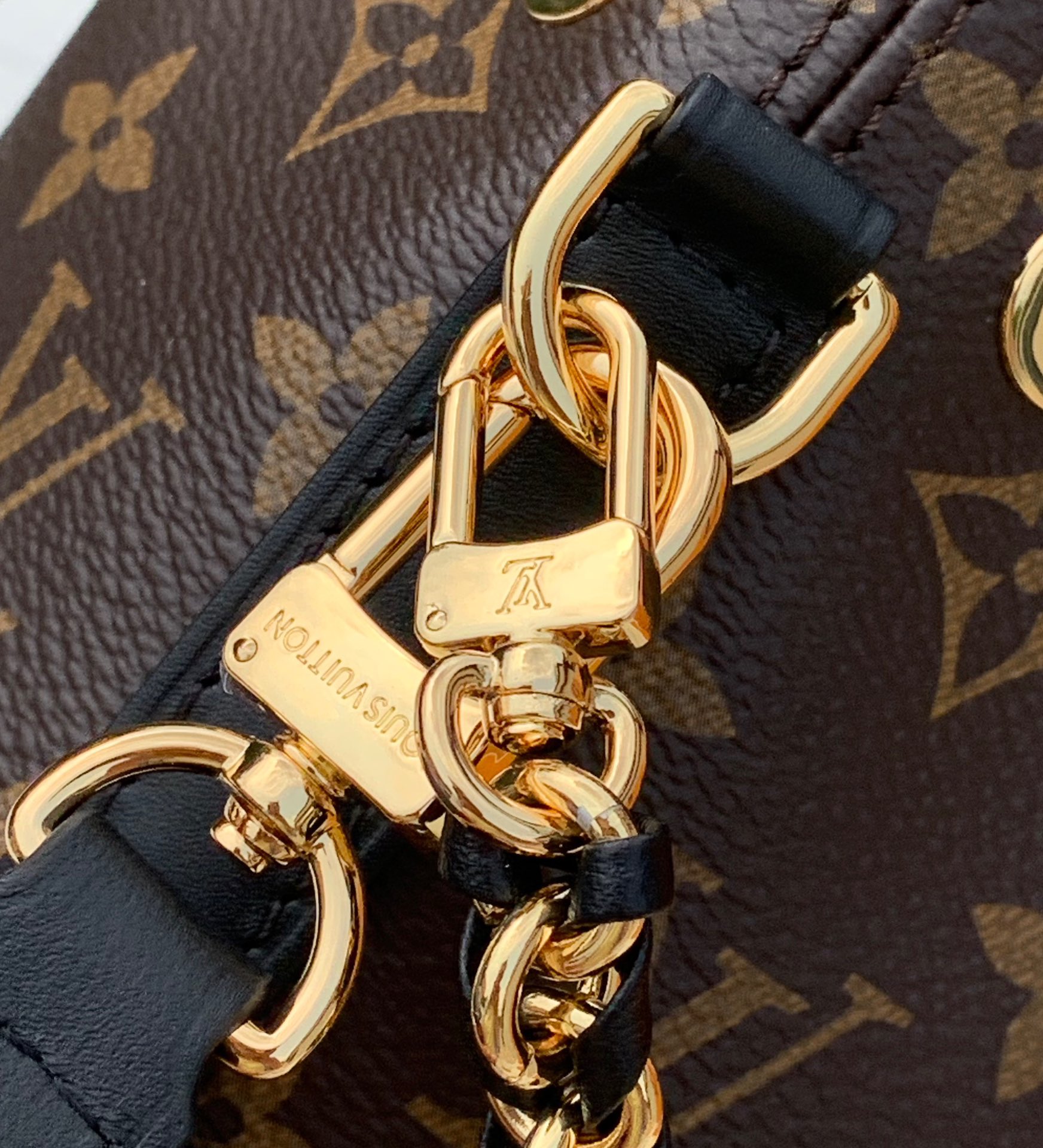 🌼 m83480尺寸：14 x 20.5 x 14cm香港渠道订单！【动态芯片版本】LV 新款M8348