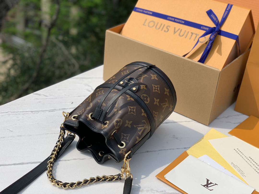 🌼 m83480尺寸：14 x 20.5 x 14cm香港渠道订单！【动态芯片版本】LV 新款M8348