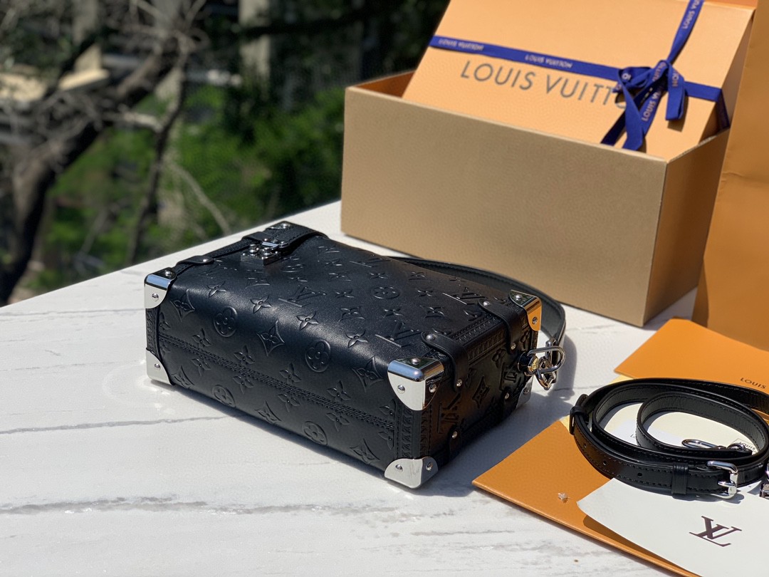 🌼 m21709尺寸21 x 14 x7cm 香港渠道订单！LV M21709 浮雕谷爱凌同款女盒子包，