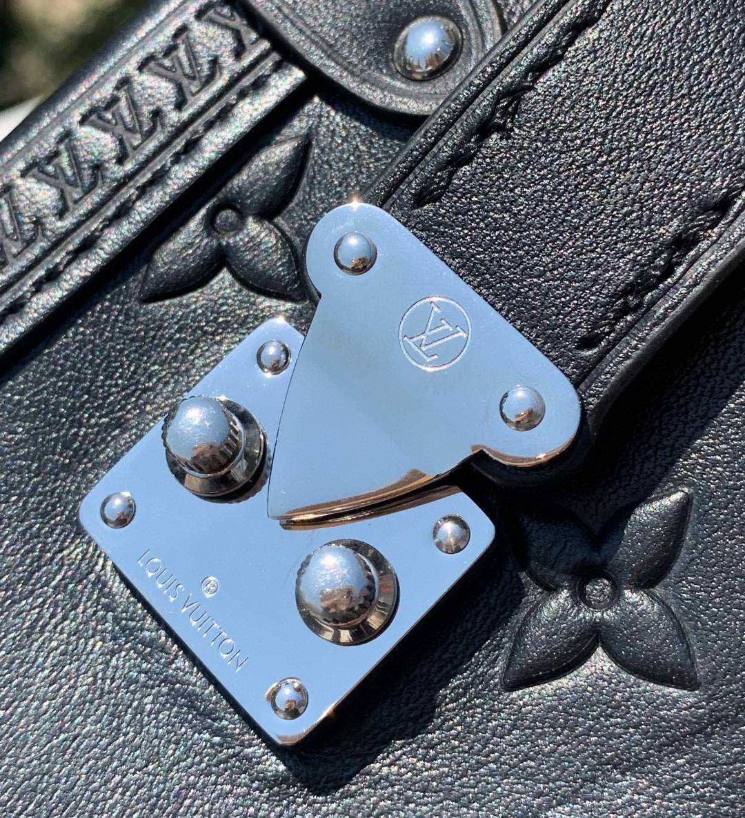 🌼 m21709尺寸21 x 14 x7cm 香港渠道订单！LV M21709 浮雕谷爱凌同款女盒子包，