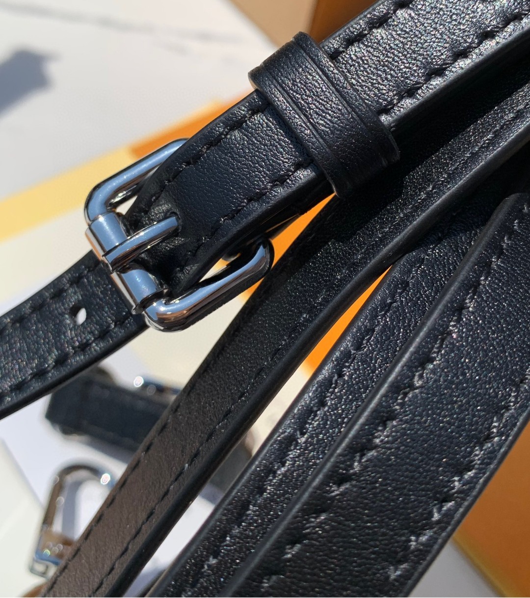 🌼 m21709尺寸21 x 14 x7cm 香港渠道订单！LV M21709 浮雕谷爱凌同款女盒子包，