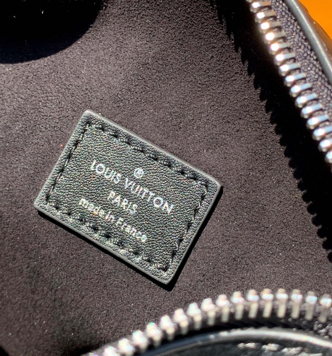 🌼 m21709尺寸21 x 14 x7cm 香港渠道订单！LV M21709 浮雕谷爱凌同款女盒子包，