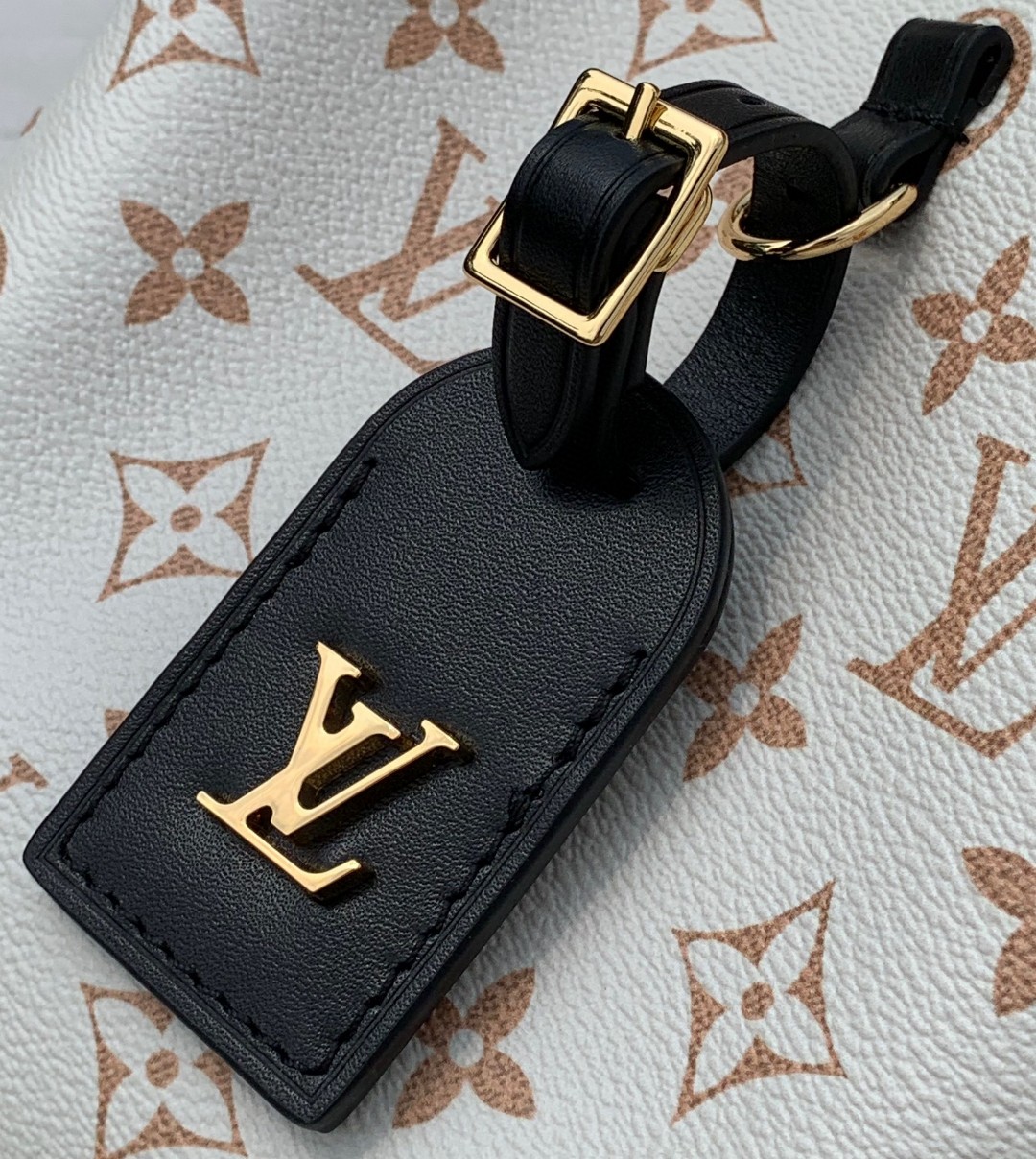 非市场普通货 进口皮料半钢五金 m24408尺寸：17x17x17cm LV走秀新款限定沙丘系列菜篮子，