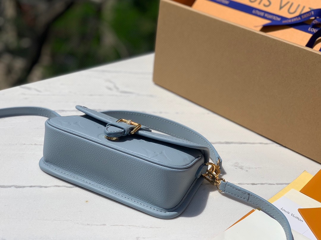 非市场普通货 进口皮料半钢五金 m83592 尺寸：19×10.5×6cmLv新款diane nano法