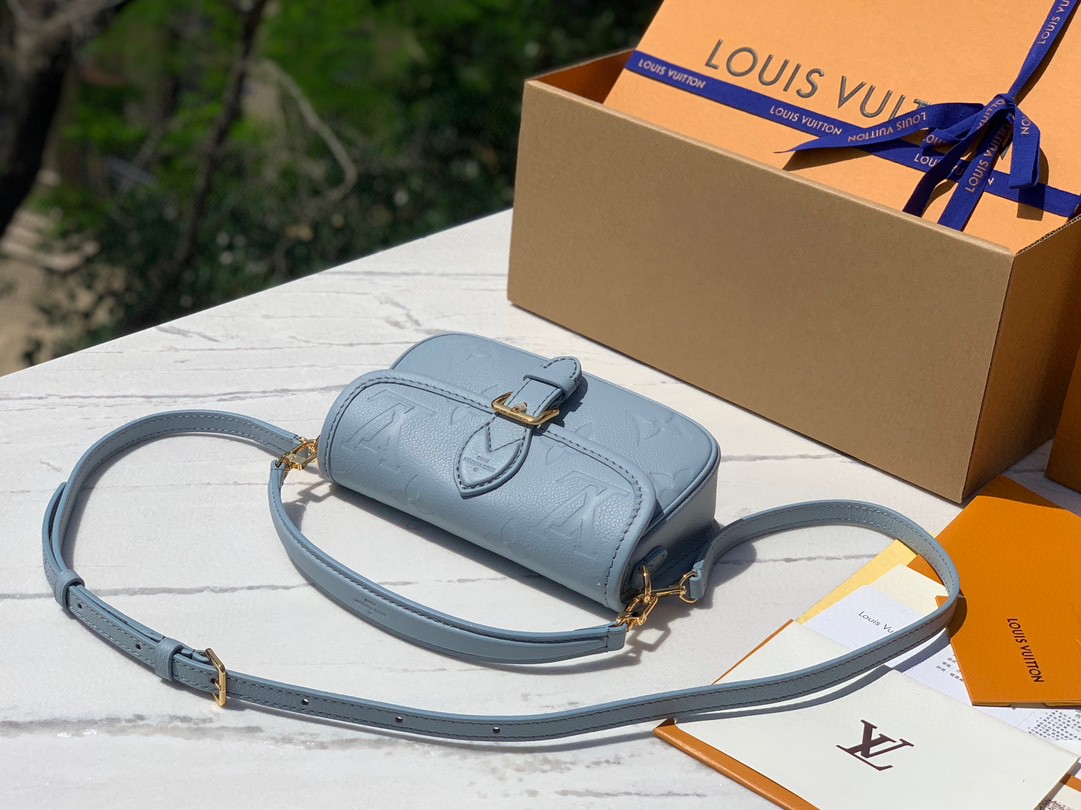 非市场普通货 进口皮料半钢五金 m83592 尺寸：19×10.5×6cmLv新款diane nano法